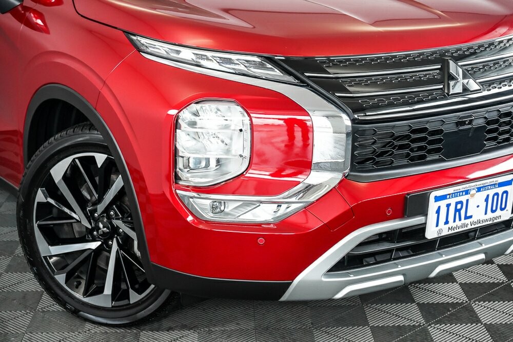 Mitsubishi Outlander image 2