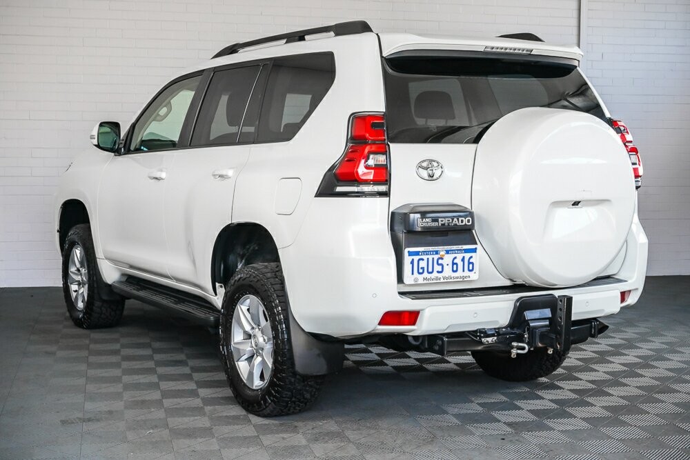 Toyota Landcruiser Prado image 4