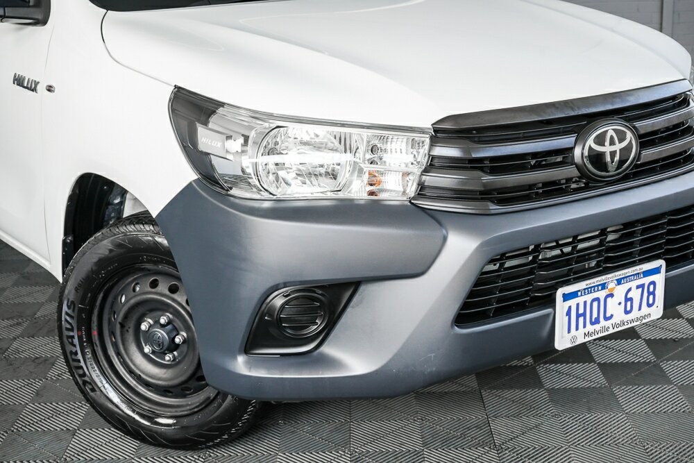 Toyota Hilux image 2