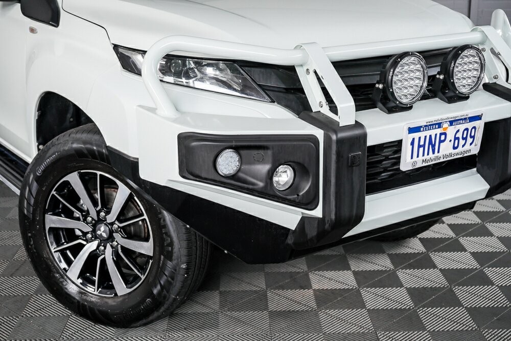 Mitsubishi Triton image 2