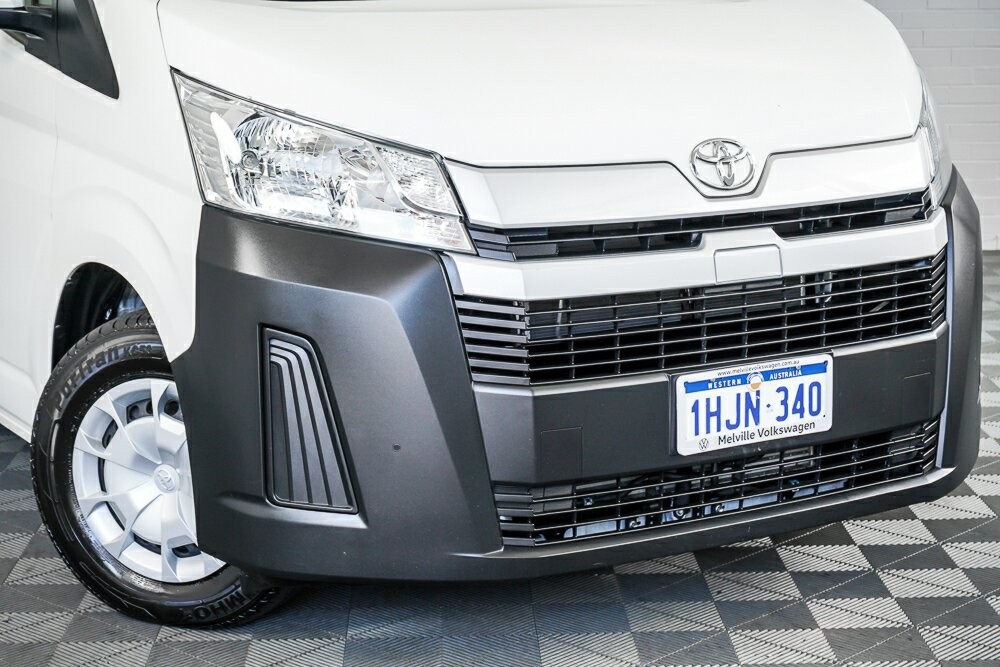 Toyota Hiace image 2