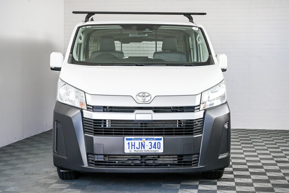 Toyota Hiace image 3