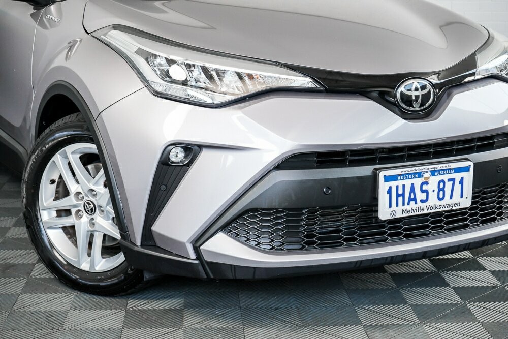 Toyota C-hr image 2