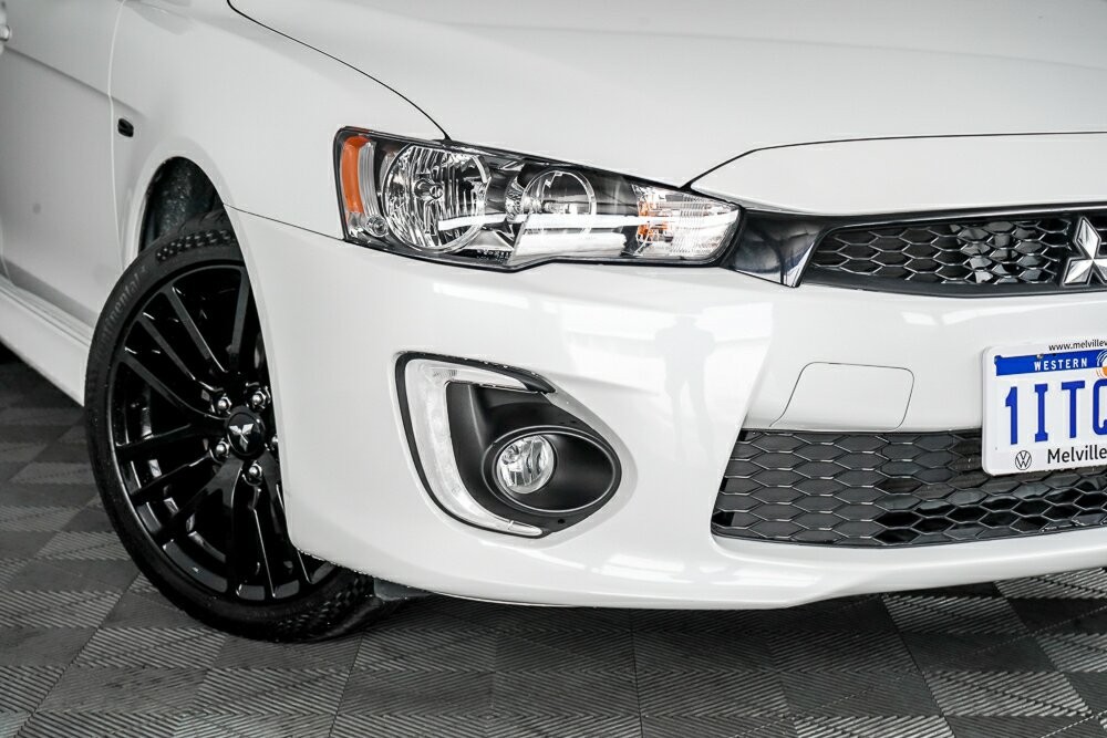 Mitsubishi Lancer image 2