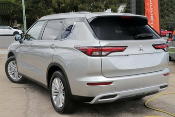 https://vehicle-cdn.autoleague.cloud/28156_22930576_3.jpg
