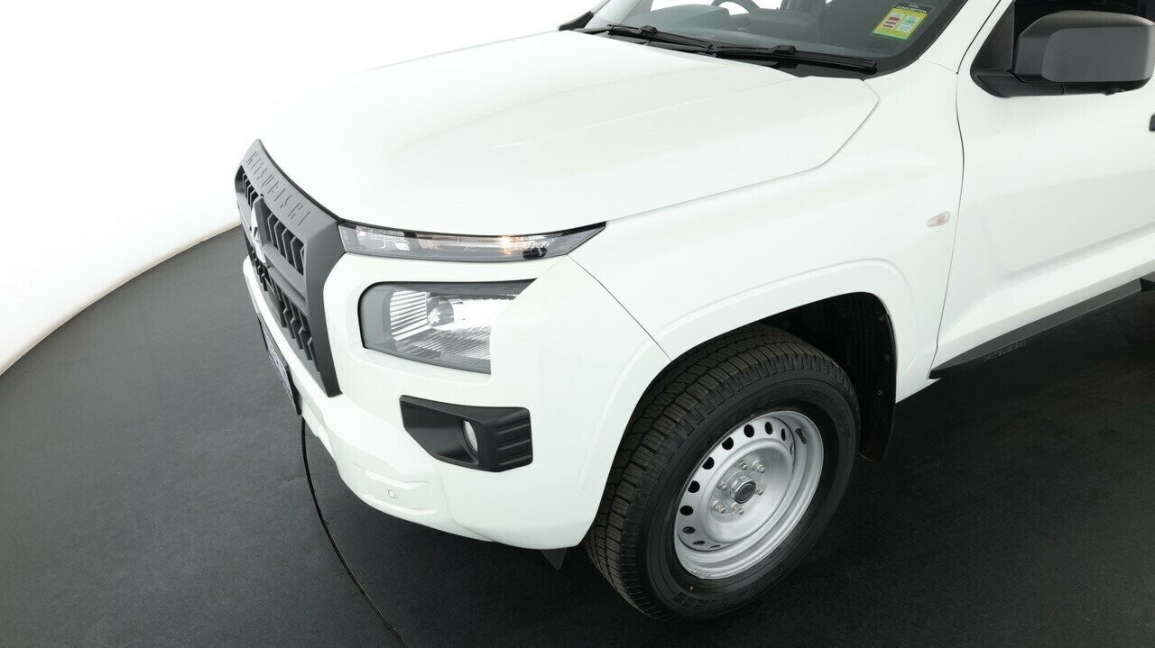 Mitsubishi Triton image 2