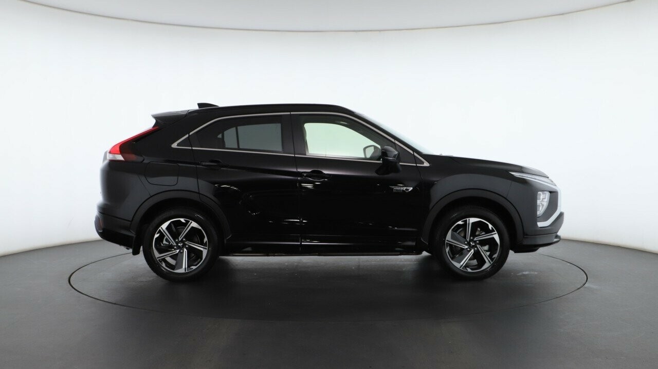 Mitsubishi Eclipse Cross image 2