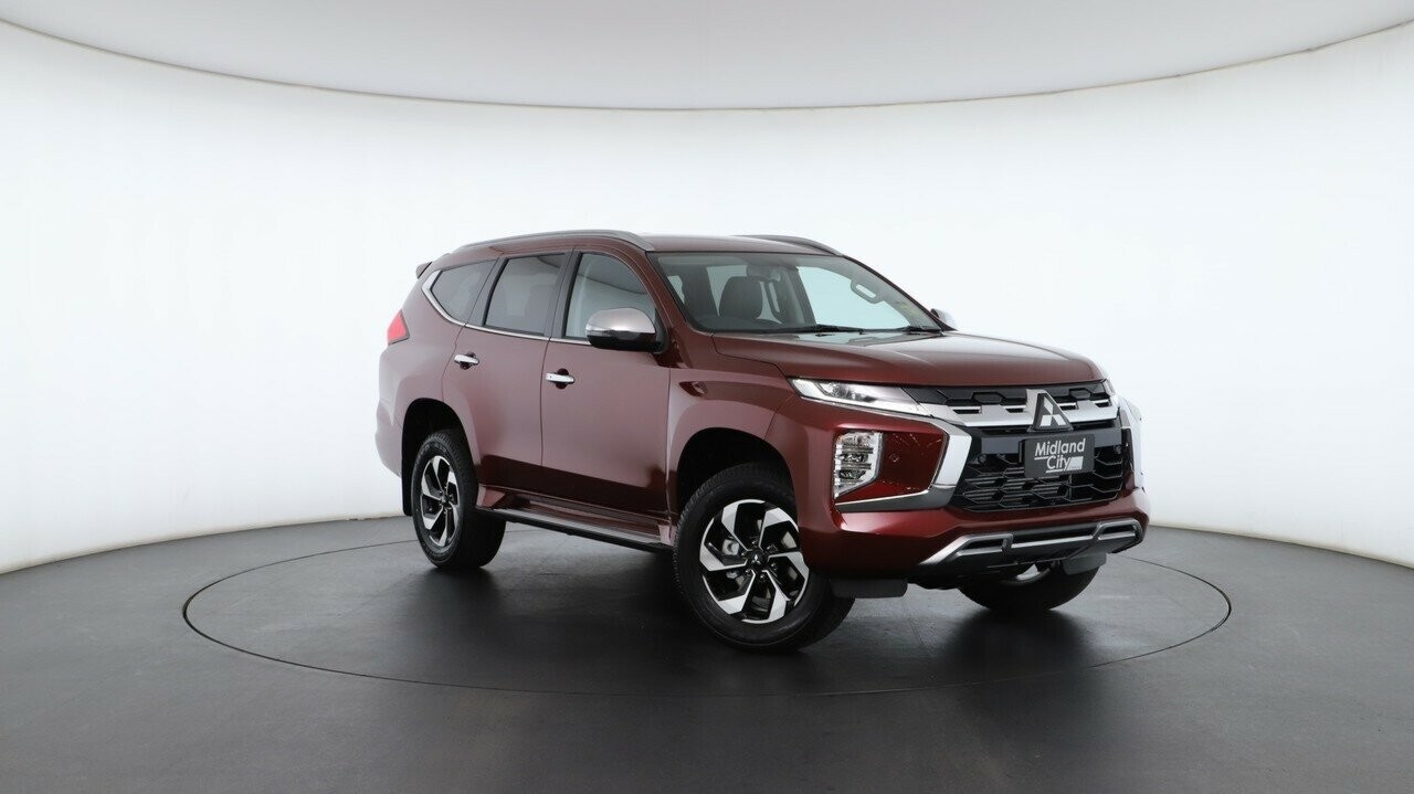 Mitsubishi Pajero Sport image 1