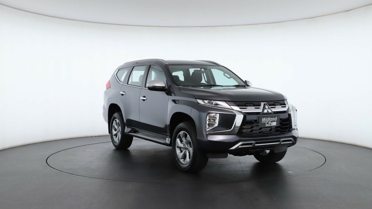 Mitsubishi Pajero Sport image 4