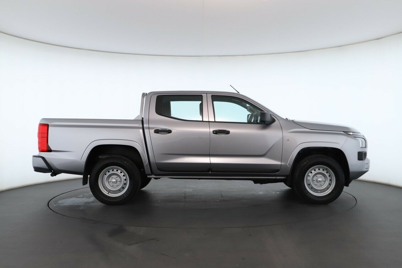 Mitsubishi Triton image 2