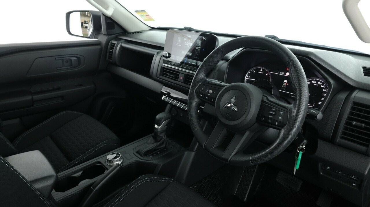 Mitsubishi Triton image 3