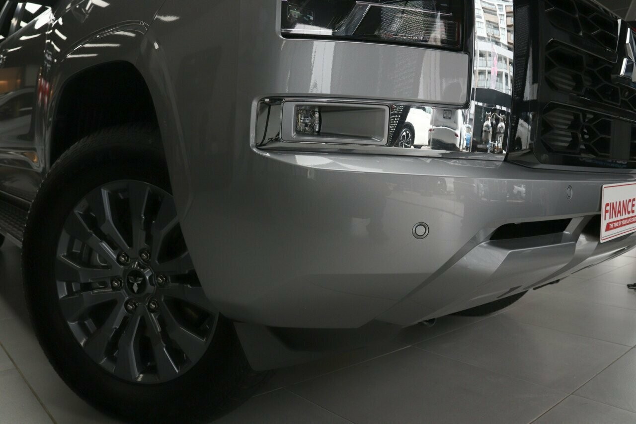Mitsubishi Triton image 2