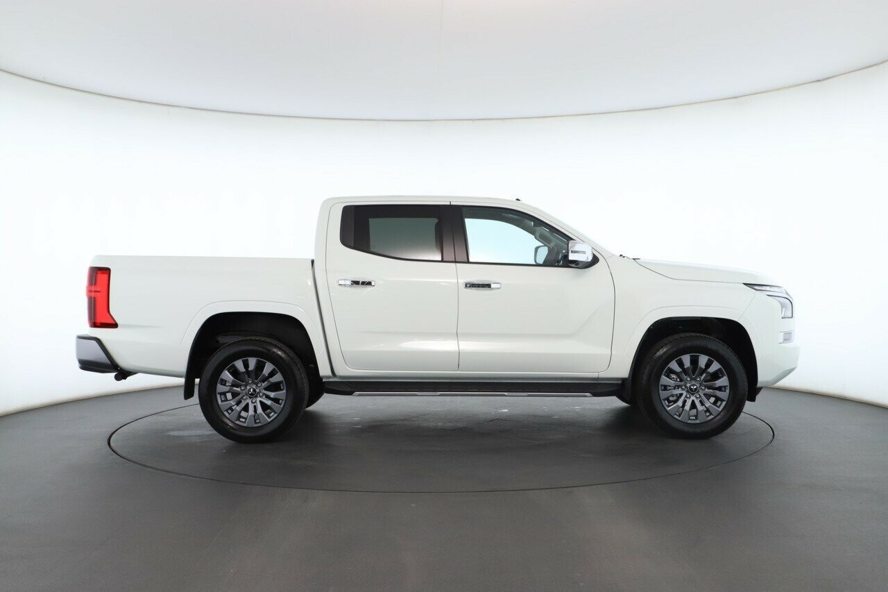 Mitsubishi Triton image 2