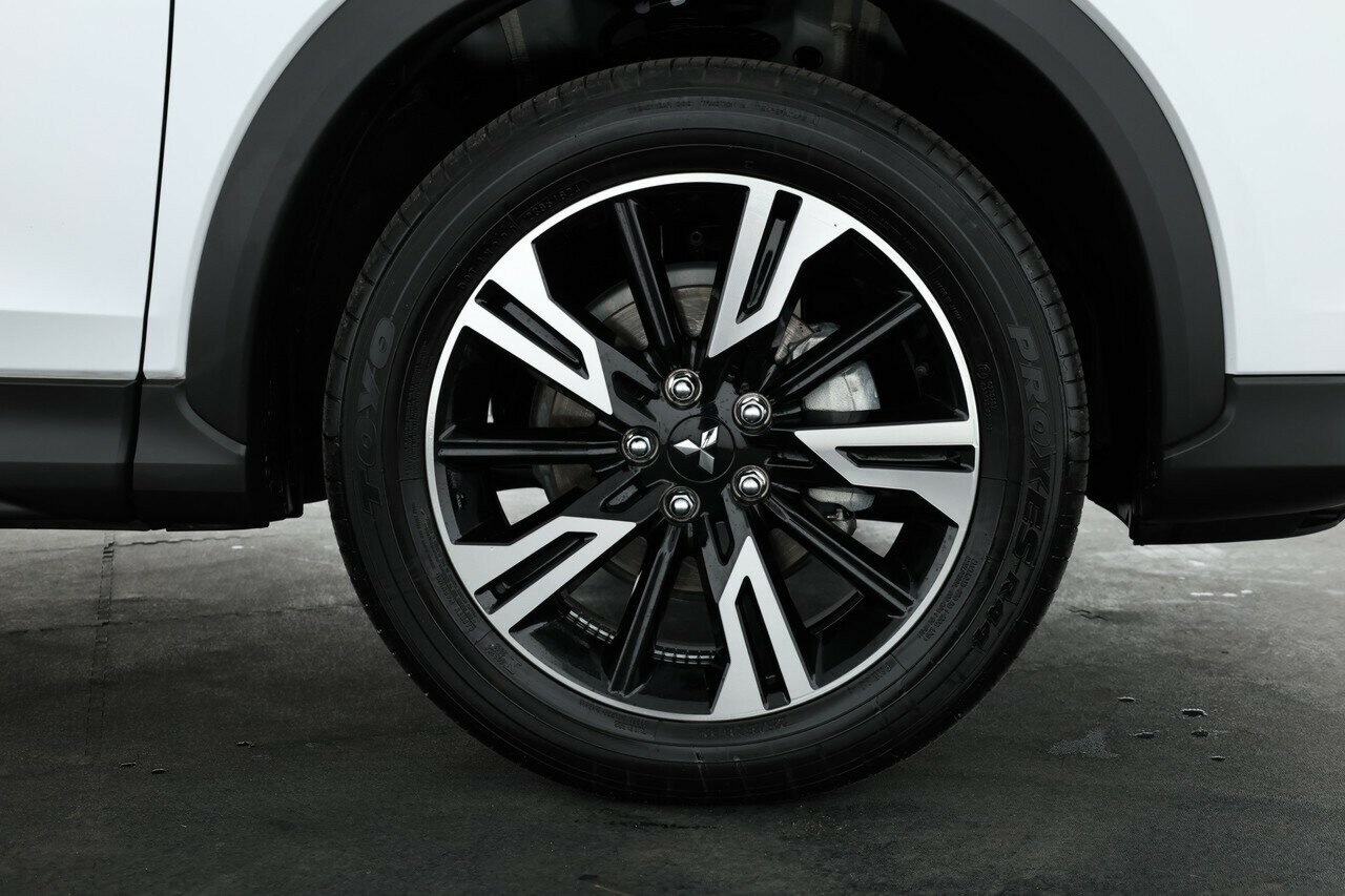 Mitsubishi Eclipse Cross image 3