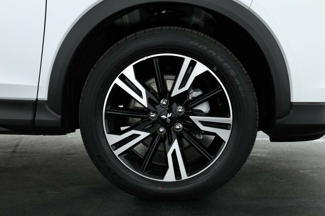 Mitsubishi Eclipse Cross image 3