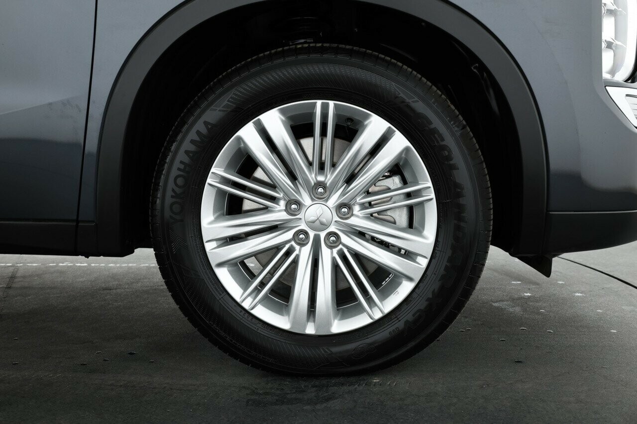 Mitsubishi Outlander image 3