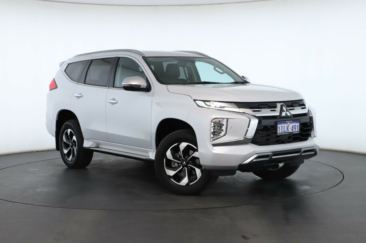Mitsubishi Pajero Sport image 1