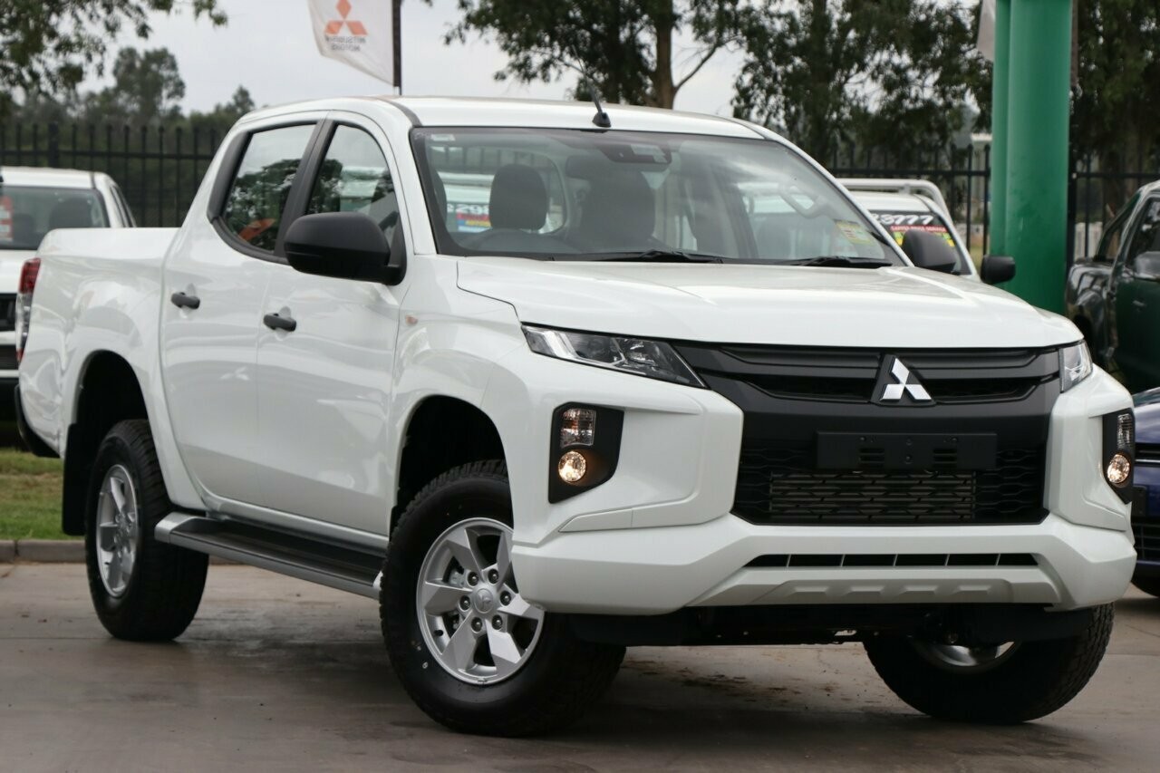 Mitsubishi Triton image 1