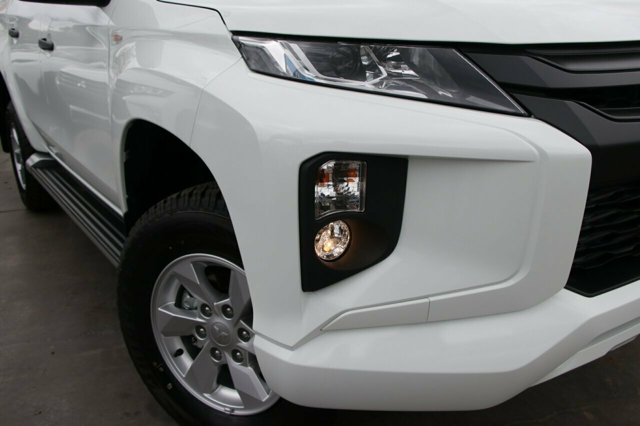 Mitsubishi Triton image 2