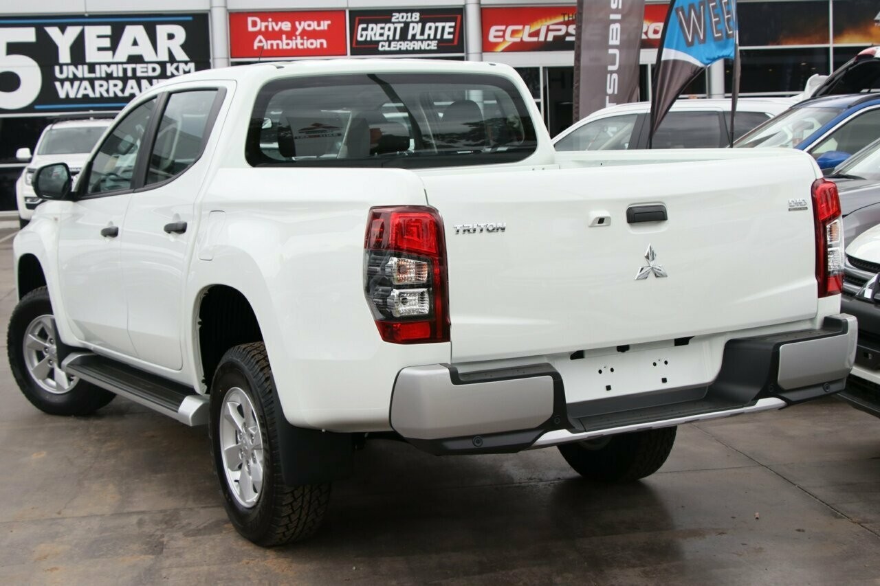 Mitsubishi Triton image 3
