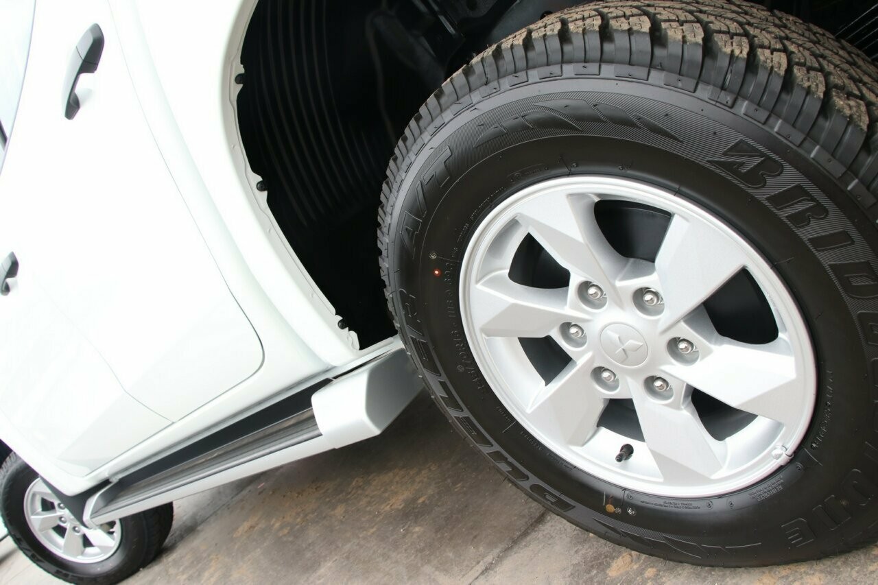 Mitsubishi Triton image 4