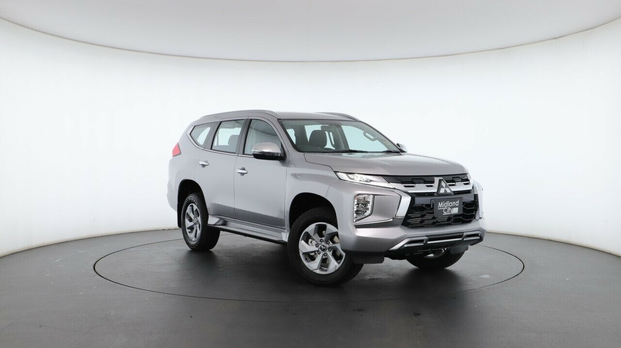 Mitsubishi Pajero Sport image 1