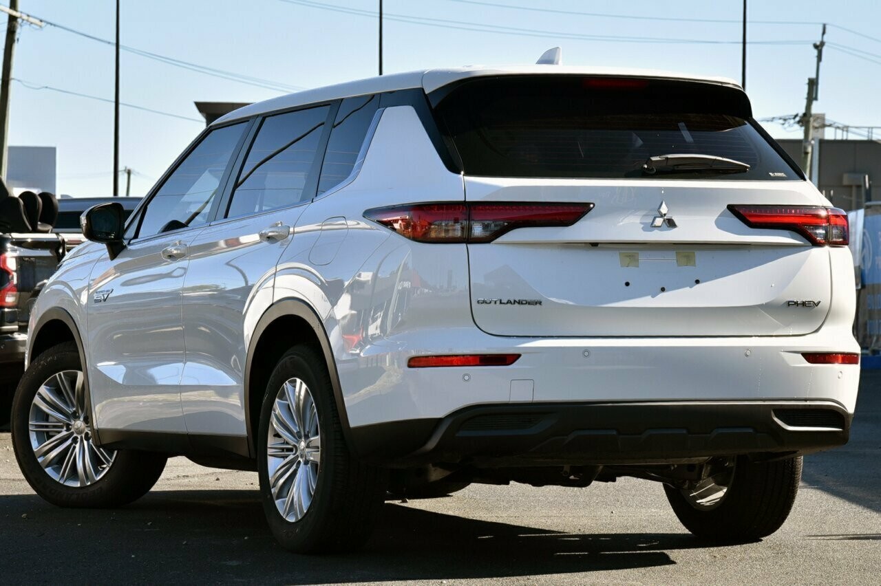 Mitsubishi Outlander image 3