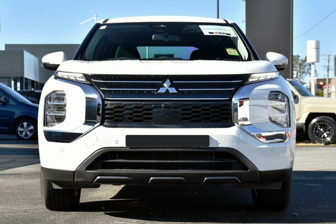 Mitsubishi Outlander image 4