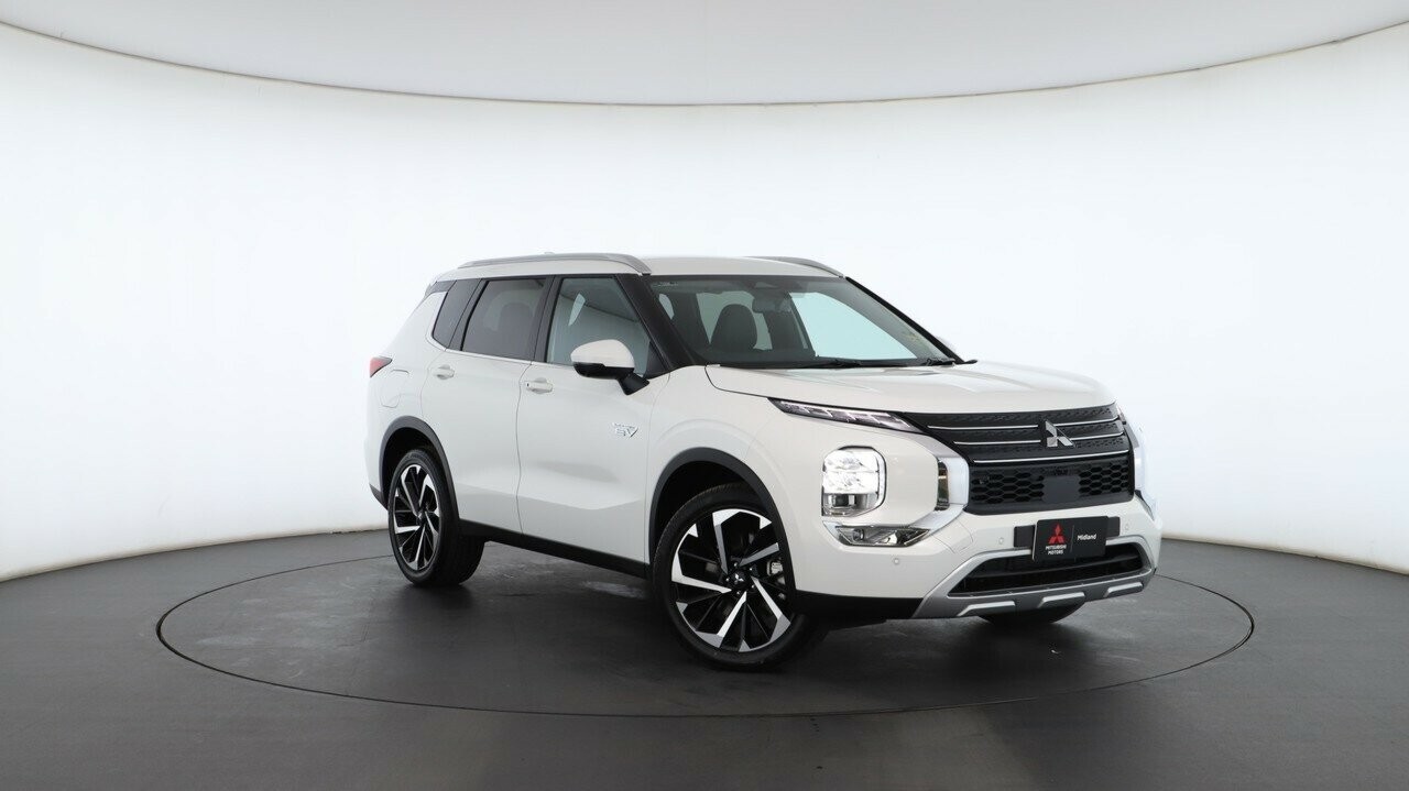 Mitsubishi Outlander image 1