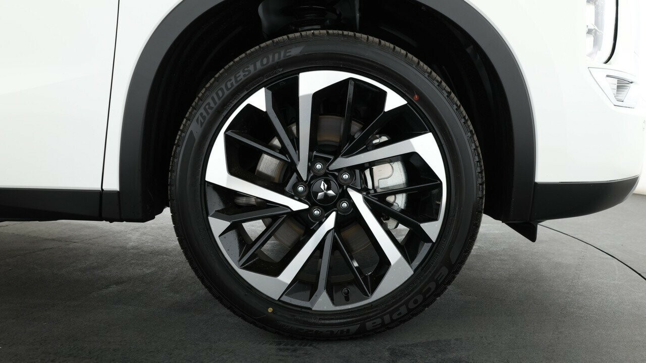 Mitsubishi Outlander image 3