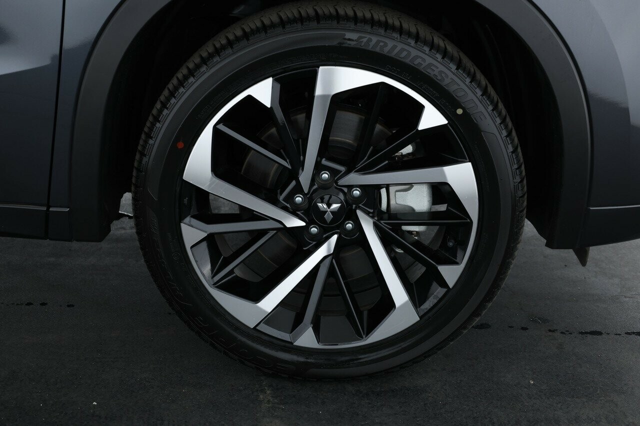 Mitsubishi Outlander image 3