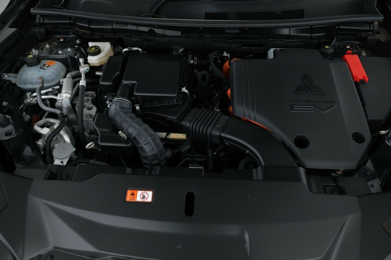 Mitsubishi Outlander image 4