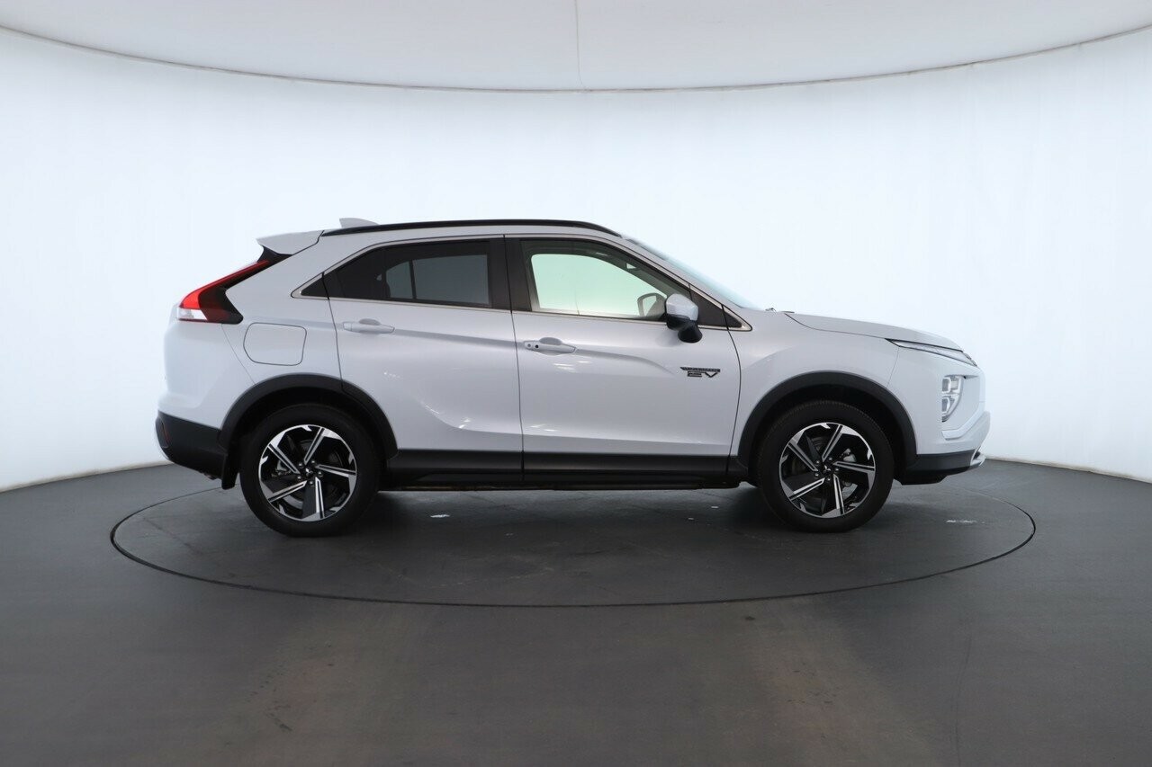 Mitsubishi Eclipse Cross image 2