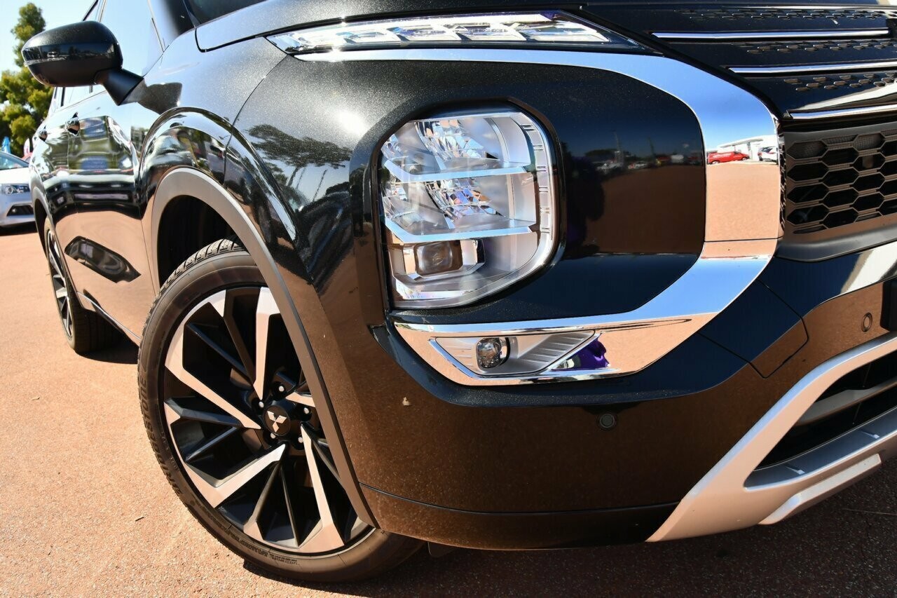 Mitsubishi Outlander image 2