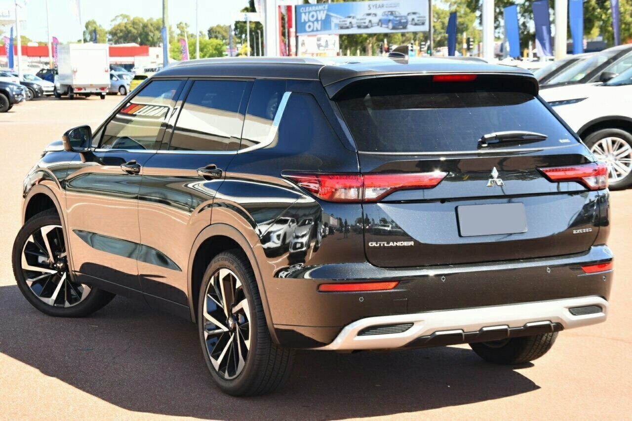 Mitsubishi Outlander image 3
