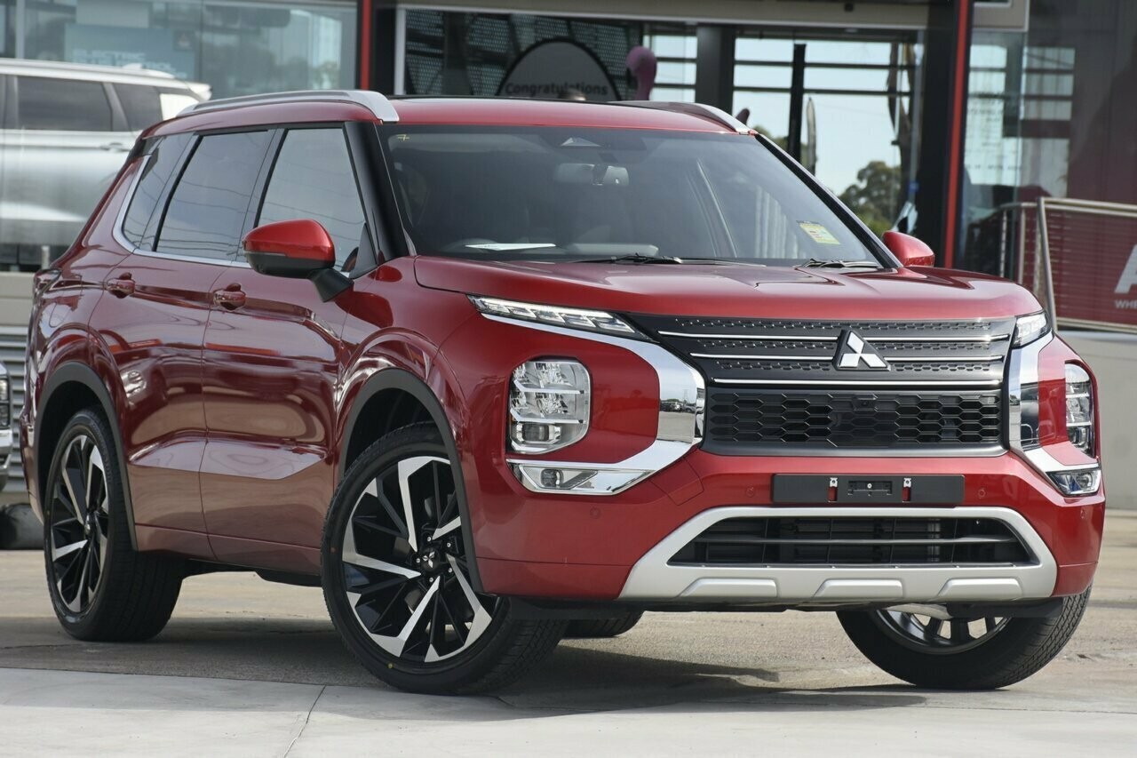 Mitsubishi Outlander image 1