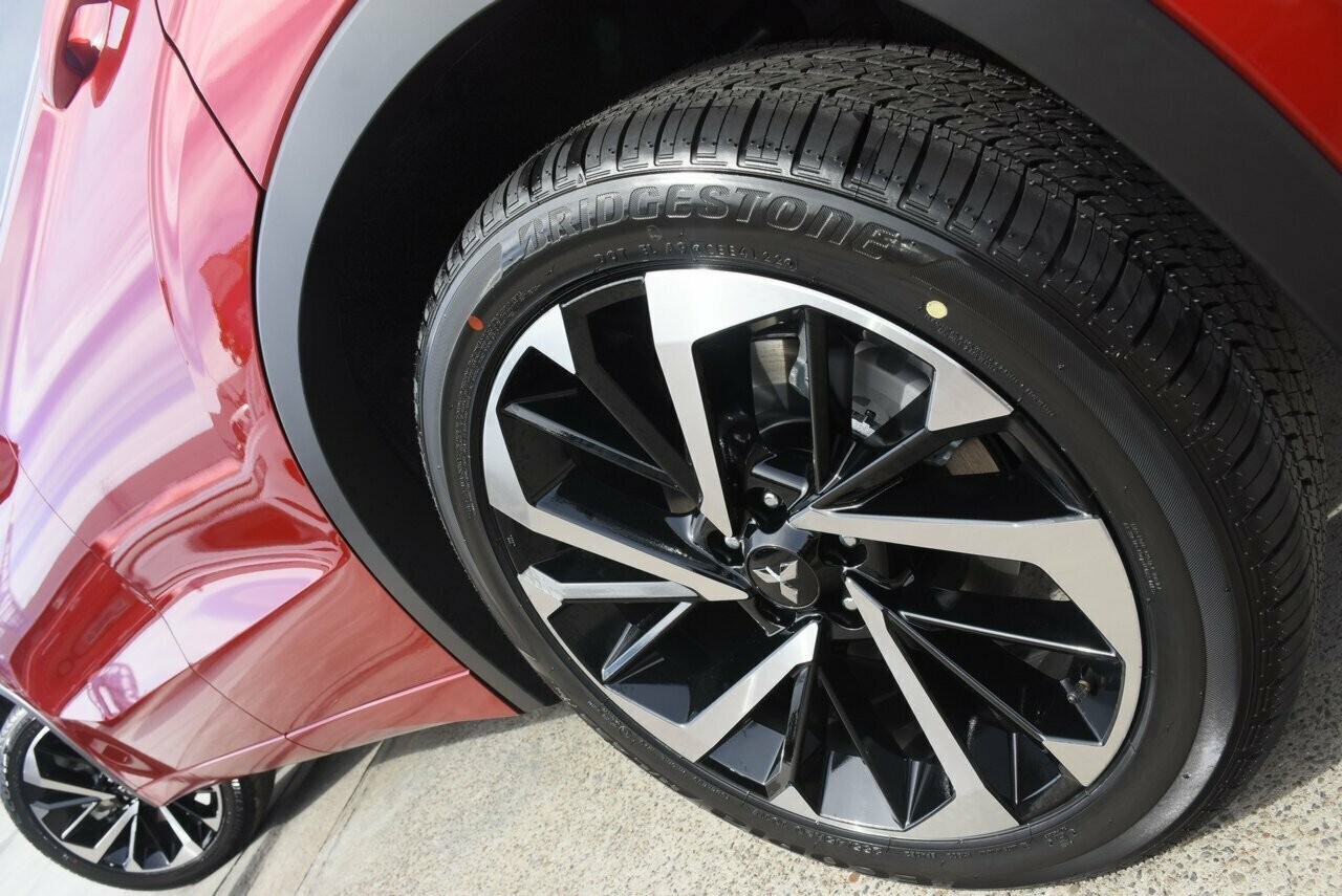 Mitsubishi Outlander image 4
