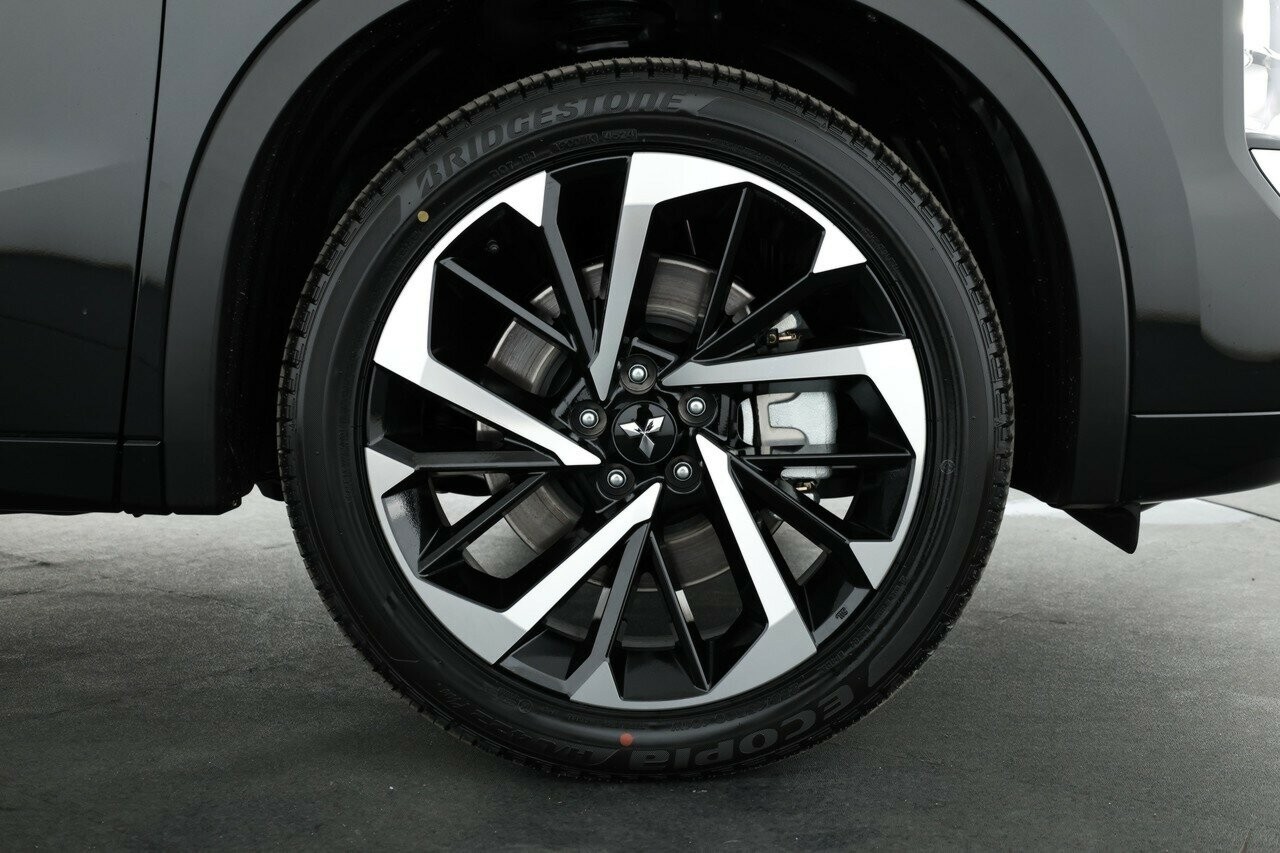 Mitsubishi Outlander image 3