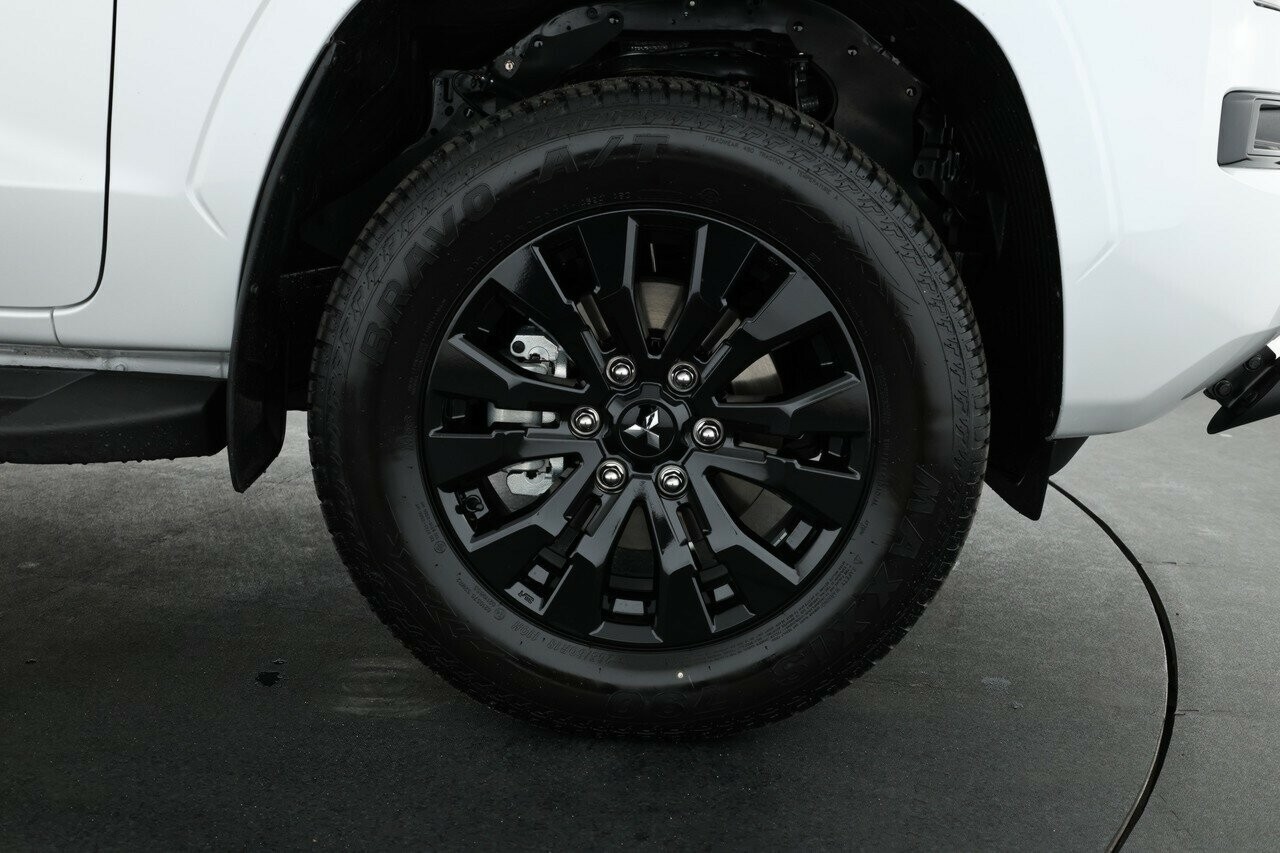 Mitsubishi Triton image 3