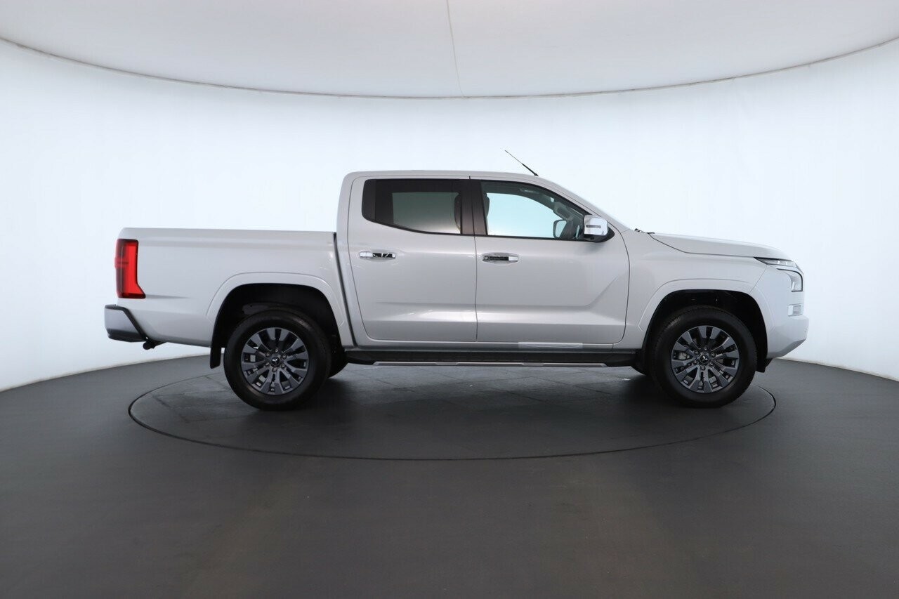 Mitsubishi Triton image 2