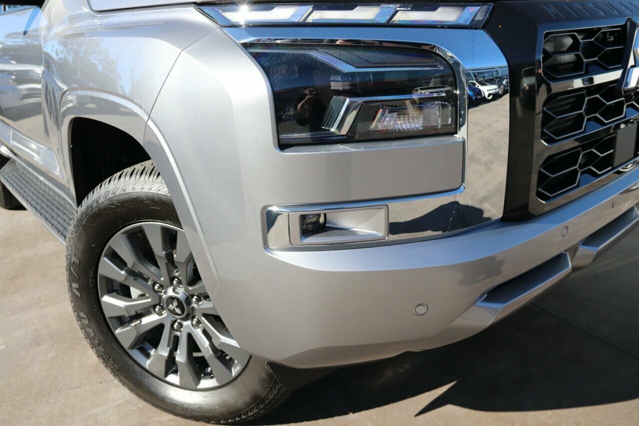 Mitsubishi Triton image 2