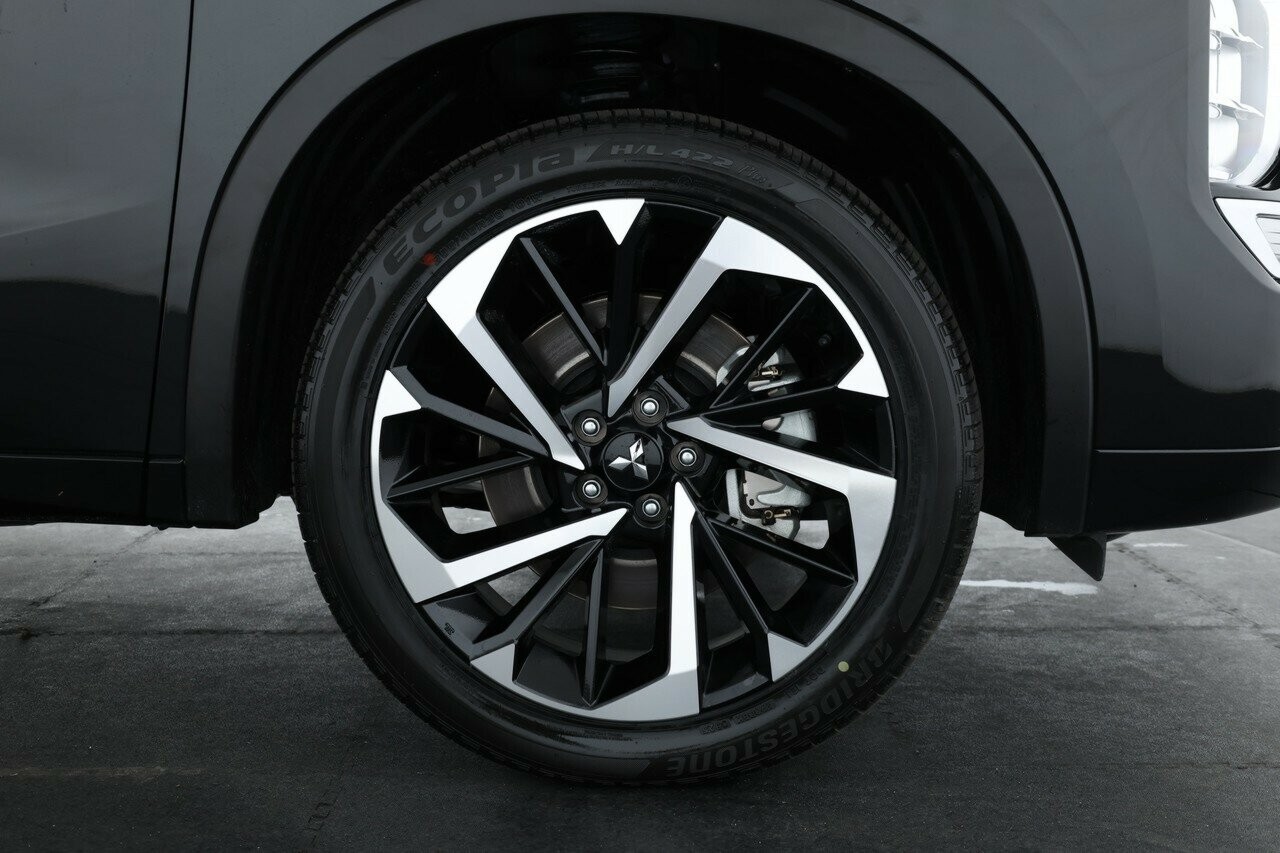 Mitsubishi Outlander image 3