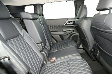 https://vehicle-cdn.autoleague.cloud/28156_3033194_7.jpg