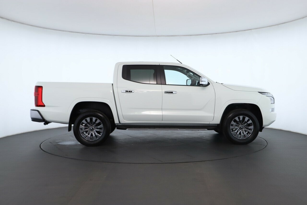 Mitsubishi Triton image 2