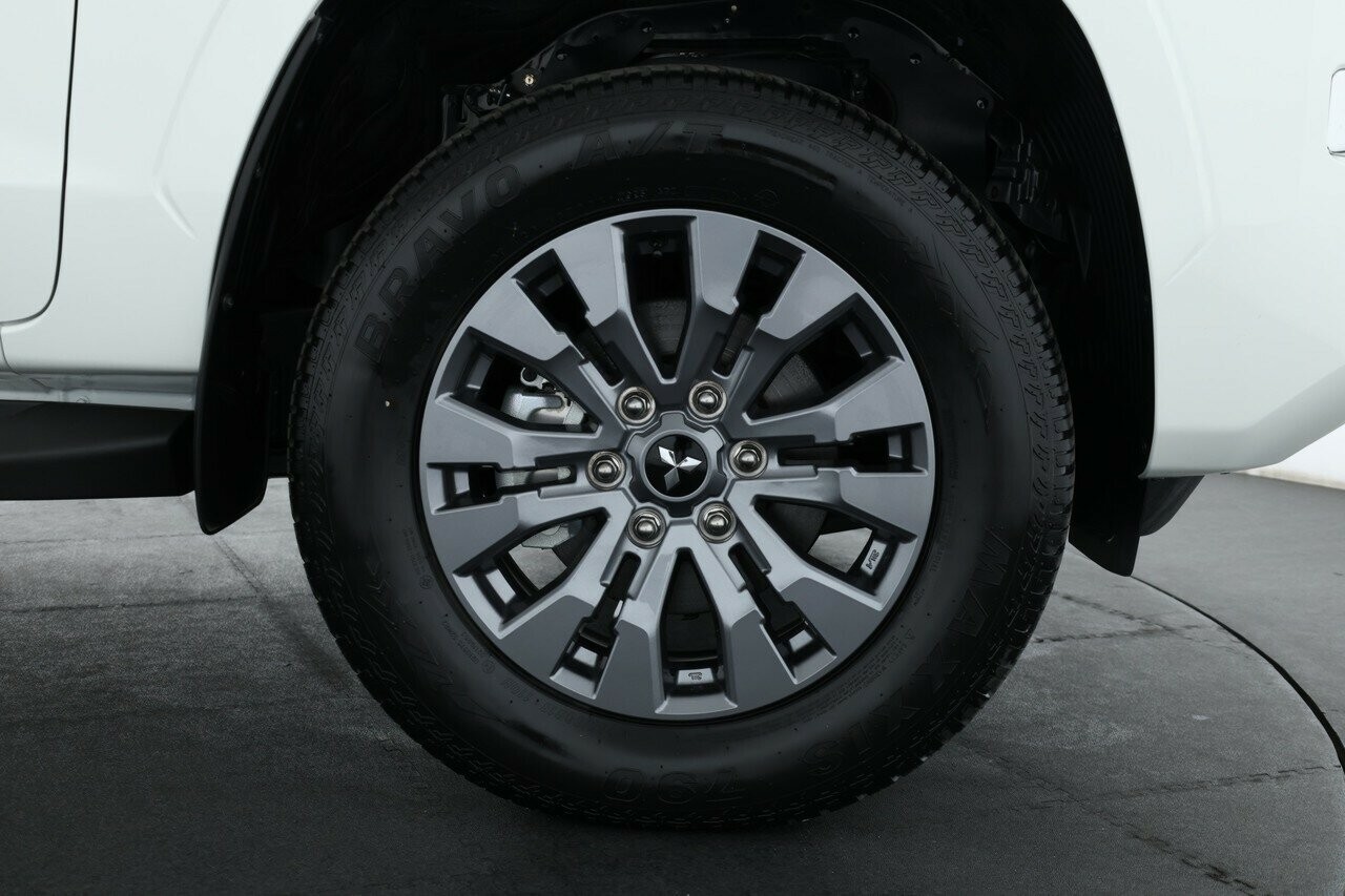 Mitsubishi Triton image 3