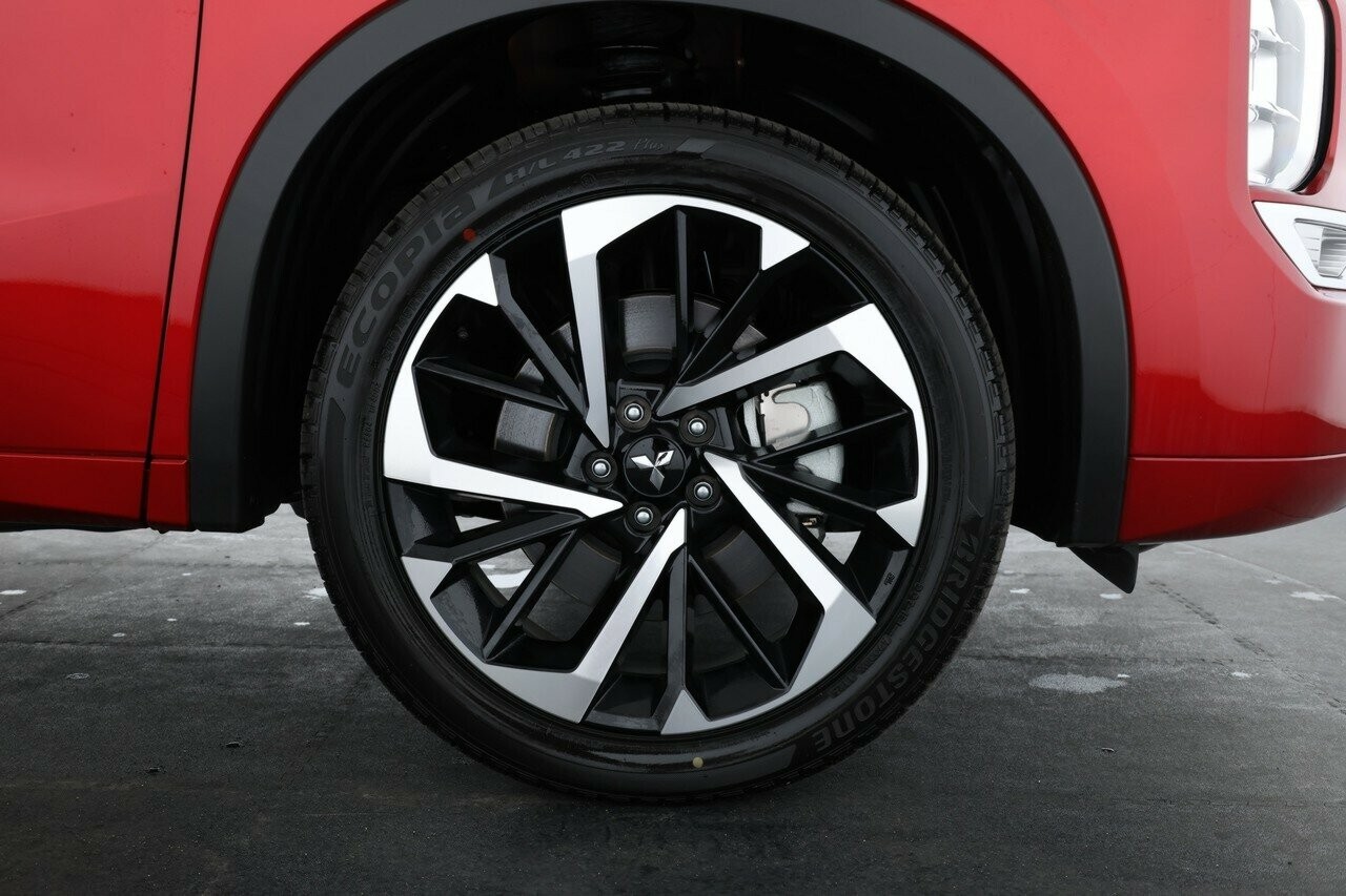 Mitsubishi Outlander image 3