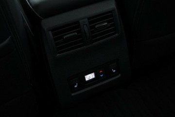 https://vehicle-cdn.autoleague.cloud/28156_3035241_36.jpg