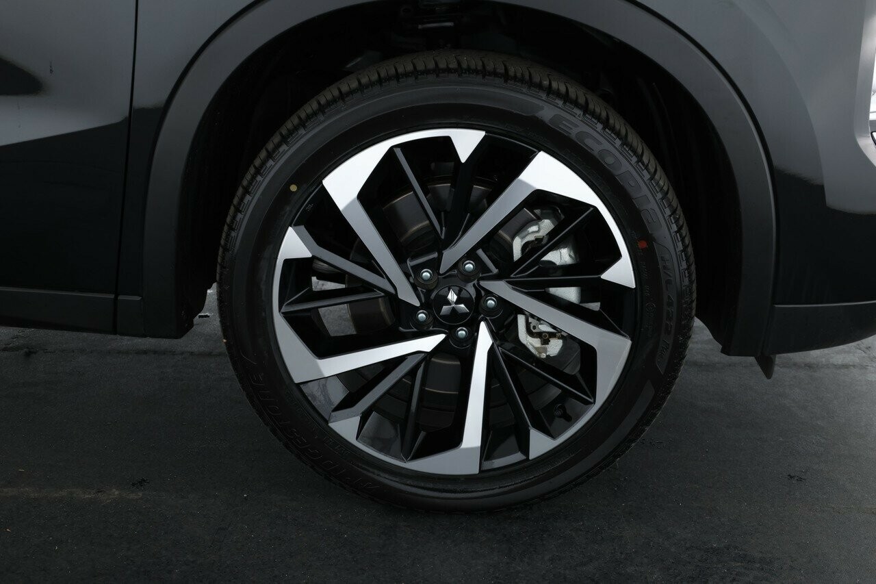 Mitsubishi Outlander image 3