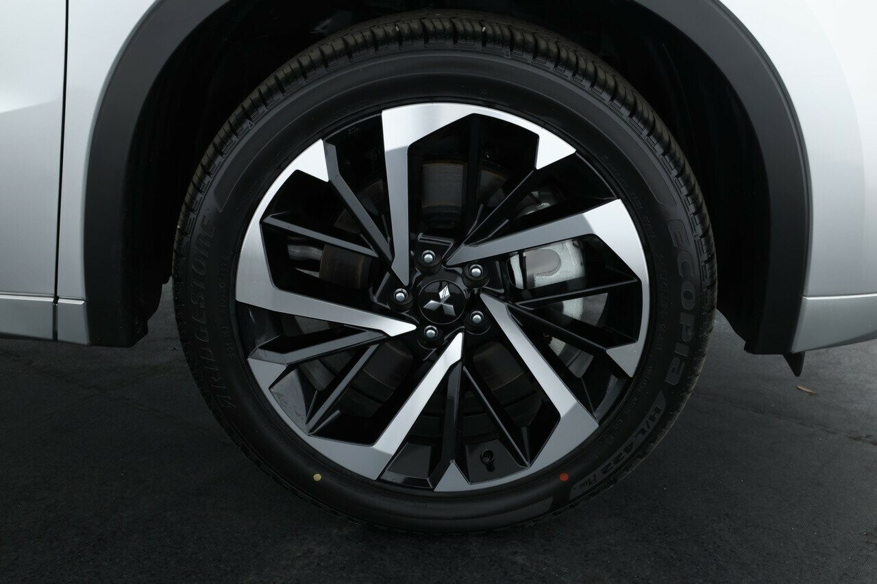 Mitsubishi Outlander image 3