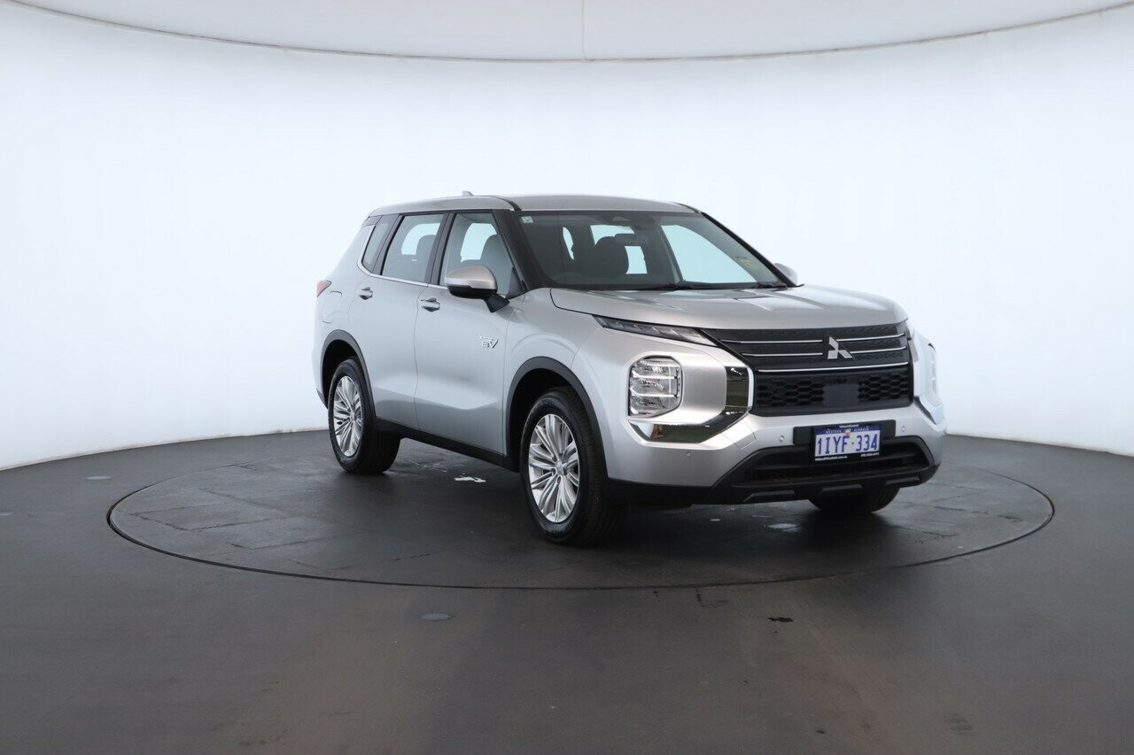 Mitsubishi Outlander image 2